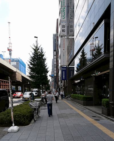 写真7・昭和通り沿いの風景
